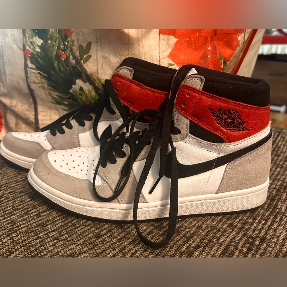 Air Jordan 1 Retro High OG Light Smoke Grey - Size 8.5 - 555088-126 - Mens